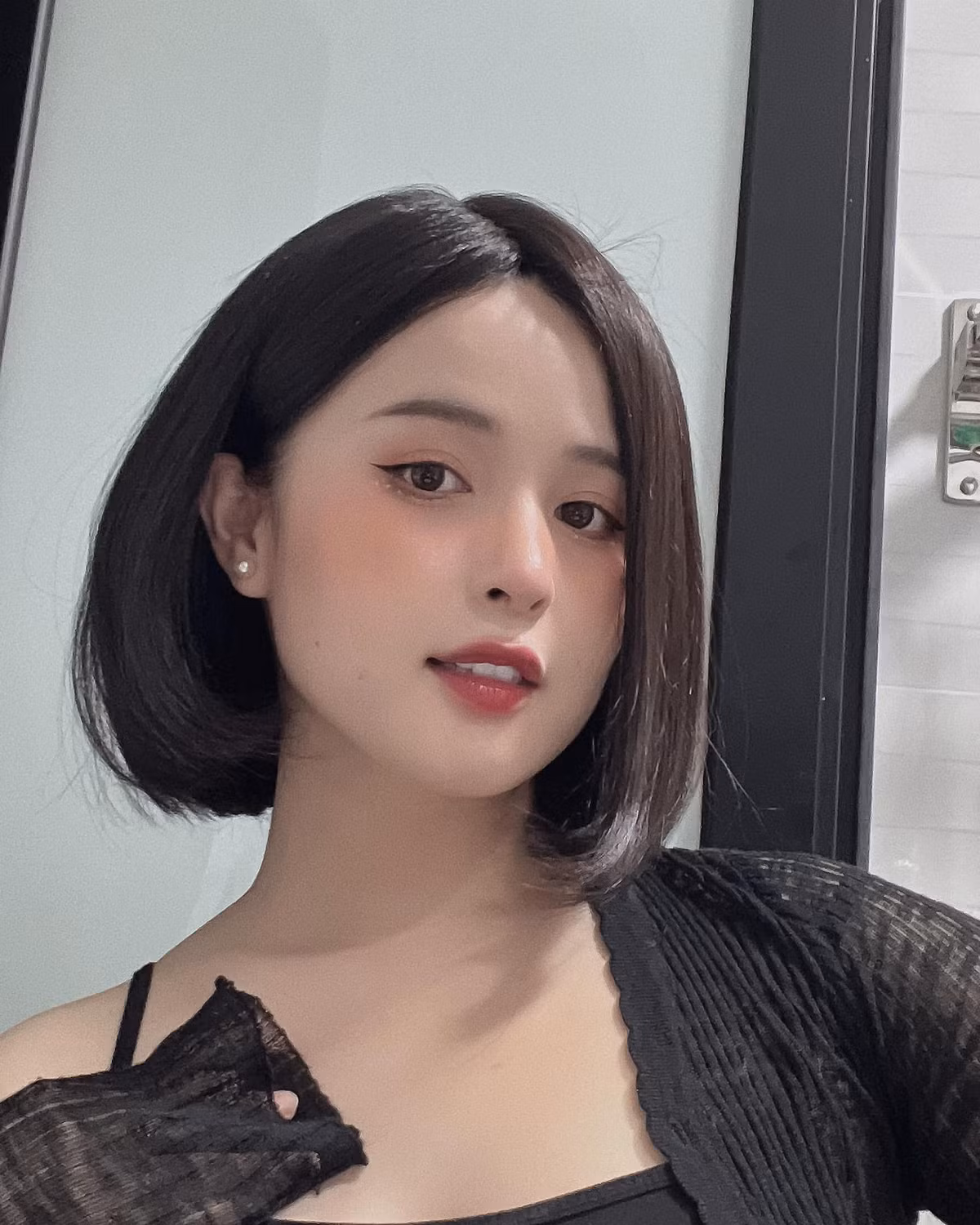 Thảo Nari từng tiết lộ, ông xã cô là người Hà Nội, kém cô 1 tuổi, hiện làm công việc đạo diễn hình ảnh... Cả hai quen và yêu nhau được 2 năm trước khi tiến tới hôn nhân.