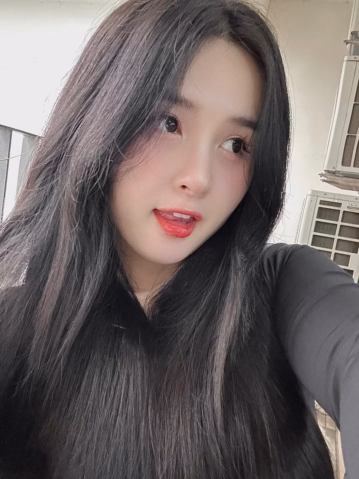 Hot girl Tuyên Quang "bén duyên" với công việc stream game và được xem là một biểu tượng nhan sắc của cộng đồng game thủ Việt Nam.