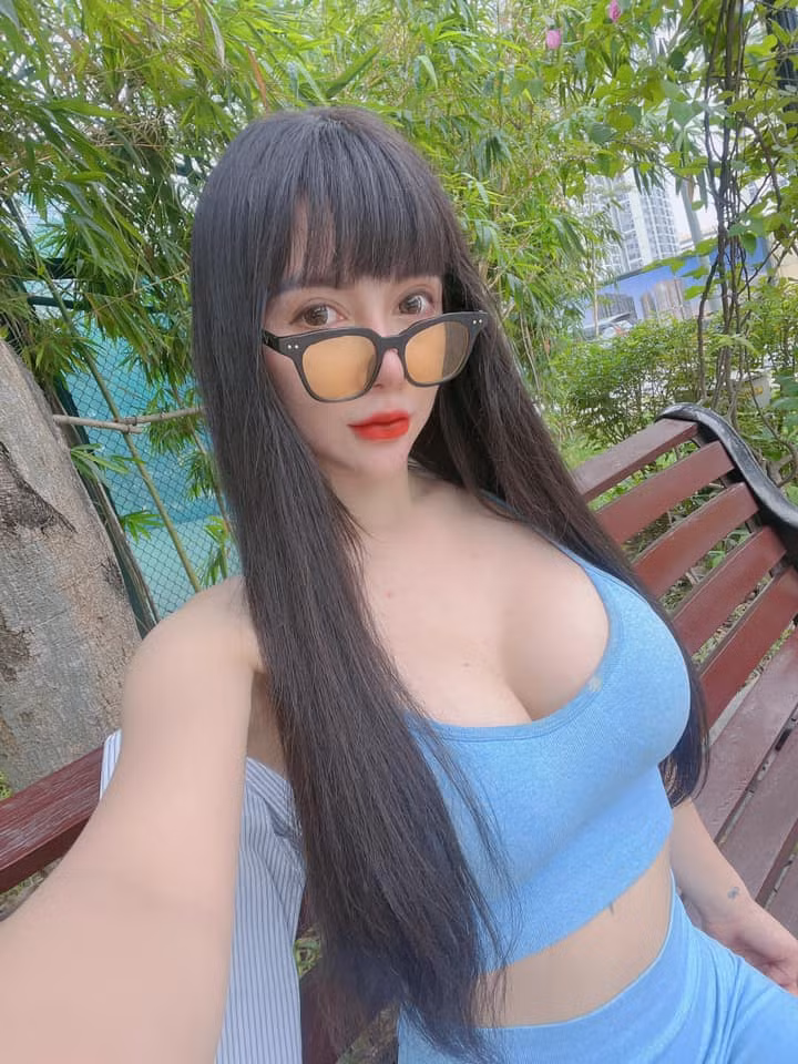 Với những bạn trẻ thường xuyên lui tới những quán bar sang trọng của trong khu vực miền Bắc thì chắc chắn đều biết tới nữ DJ chuyên nghiệp và hấp dẫn này.