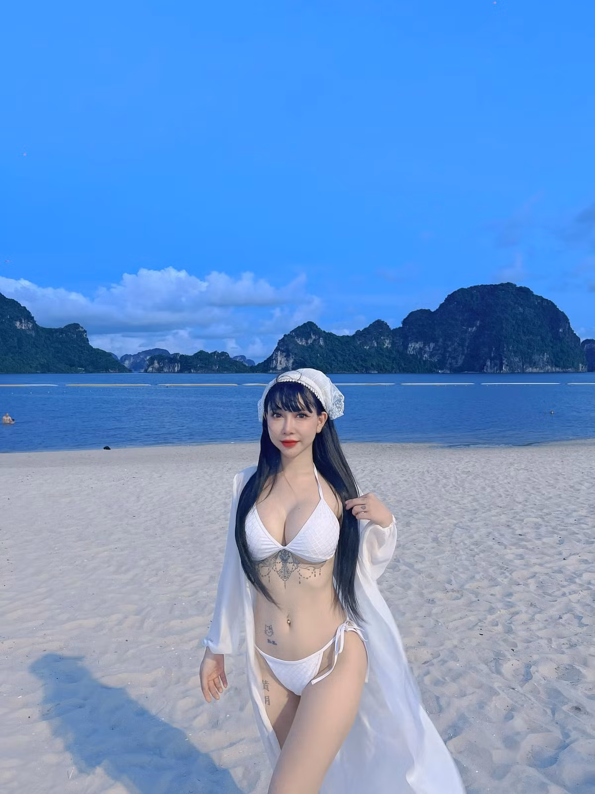 Ngay từ khi còn nhỏ, DJ Meo Meo đã có niềm đam mê với âm nhạc điện tử. Cô nàng thi đỗ vào trường Cao Đẳng Nghệ Thuật Hà Nội và bắt đầu con đường nghệ thuật từ đây.
