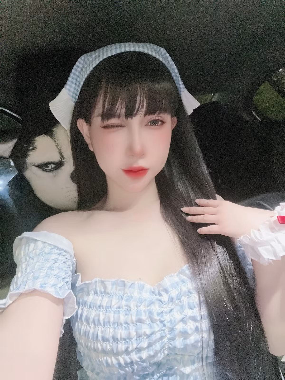 DJ Meo Meo có tên thật là Trần Minh Ngọc Tú. Cô nàng sinh năm 1999 tại Hà Nội. Sở hữu gương mặt xinh đẹp cùng thân hình nóng bỏng, cô nàng luôn được săn đón tại rất nhiều sự kiện âm nhạc.