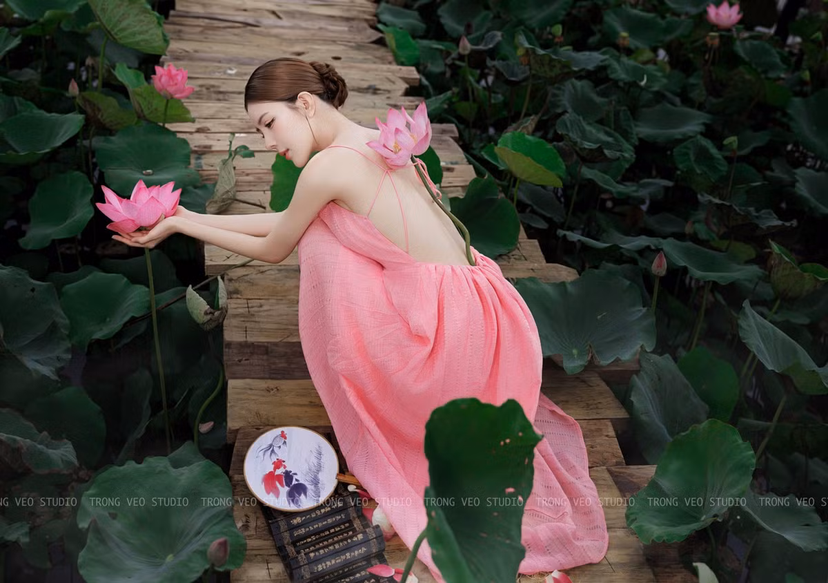 Những hình ảnh gần gũi nơi quê nhà, quấn quýt với người thân được Lilly Luta chia sẻ trên mạng xã hội cũng cho thấy điều đó.