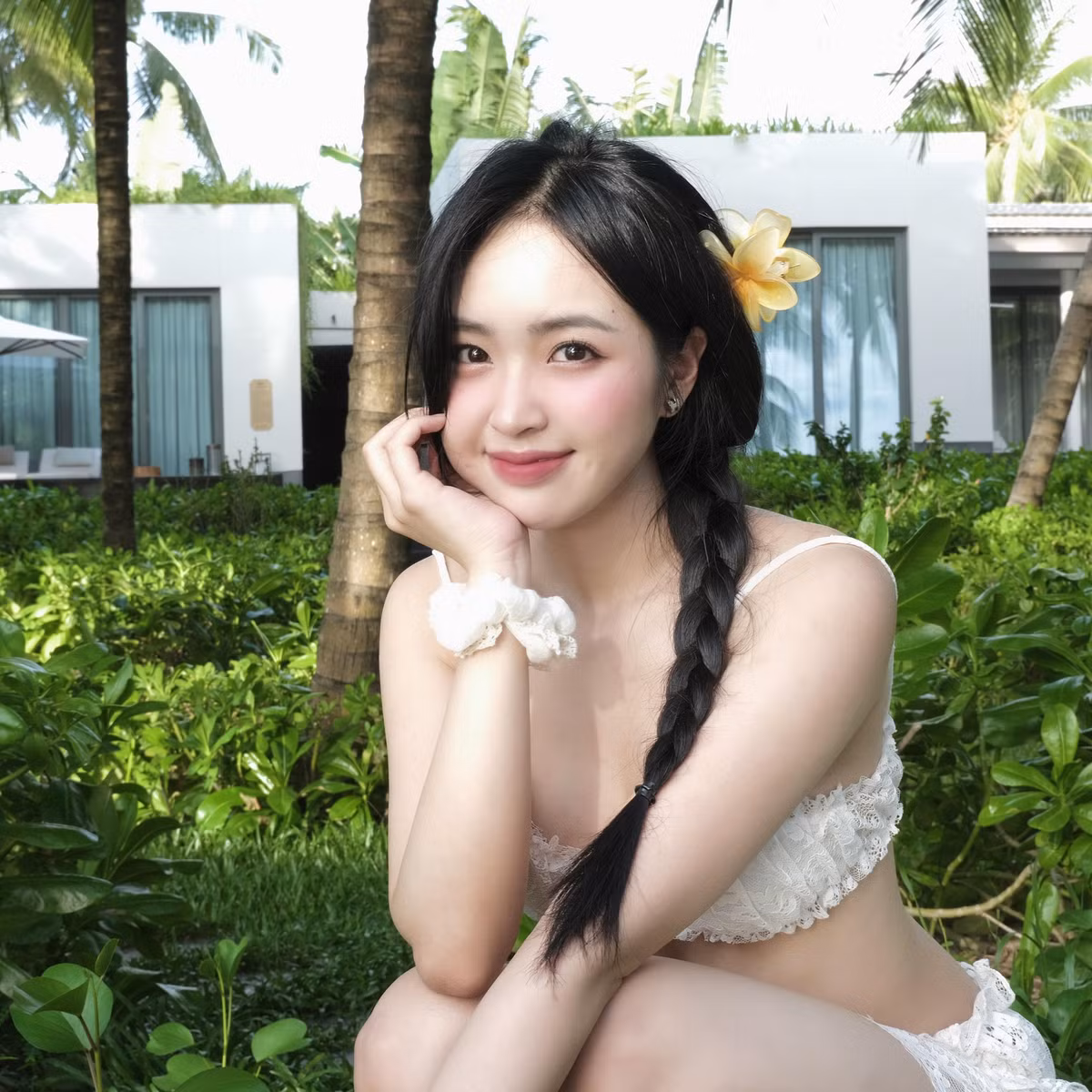 Năm 2020, Phương Anh “gây bão” mạng xã hội Trung Quốc khi hình ảnh cô cùng em gái Phương Uyên xuất hiện trong nhiều bài báo với những lời khen “có cánh” như: “Cặp chị em Việt xinh đẹp, nóng bỏng khiến cư dân mạng không biết chọn chị hay em”, “Hai nữ sinh nhan sắc ấn tượng có thể làm bạn yêu ngay từ cái nhìn đầu tiên”…
