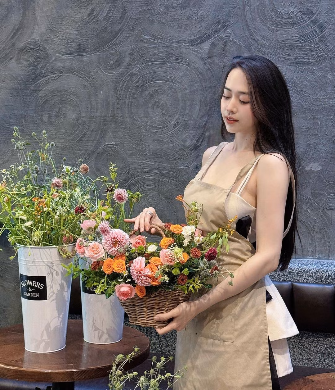 Người đẹp sinh năm 1996 quê Quảng Ninh không chỉ sở hữu nhan sắc ngọt ngào, cuốn hút, chiều cao 1m70 mà còn được biết đến với thân hình cực kỳ “bỏng mắt” cùng số đo ba vòng 87-62-91 cm.