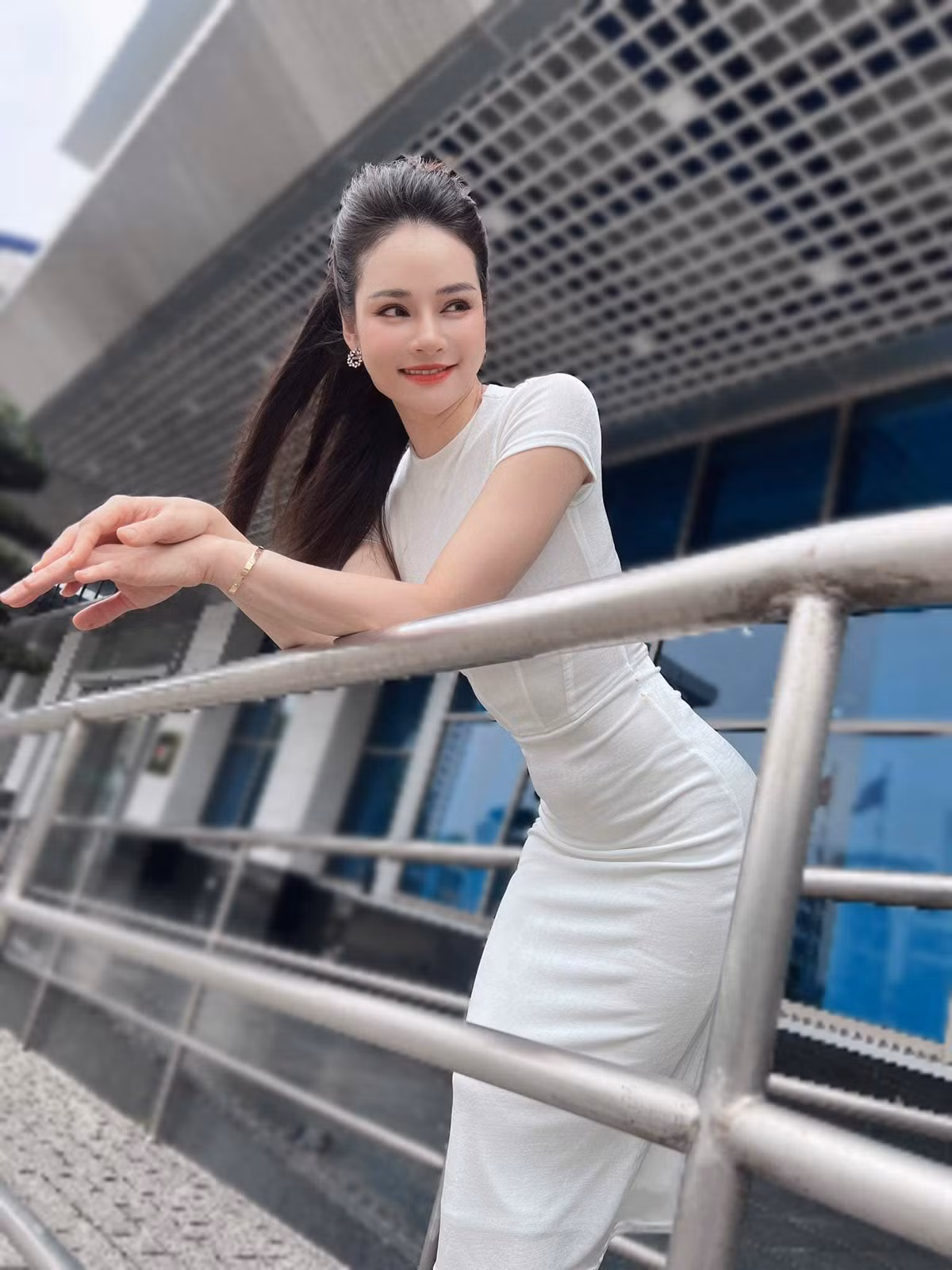 Để rèn luyện bản thân trong vai trò MC, BTV, Thu Hương dành nhiều thời gian đọc tài liệu, sách, báo về kinh tế, xã hội.