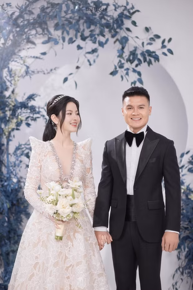 Người sở hữu siêu phẩm được mệnh danh là "cầu vồng tuyết" Thường Châu năm nào Quang Hải cũng đã có hạnh phúc riêng của mình. Anh kết hôn với Chu Thanh Huyền vào tháng 4 năm nay. Chu Thanh Huyền sở hữu sự nghiệp kinh doanh riêng khiến nhiều người ngưỡng mộ.