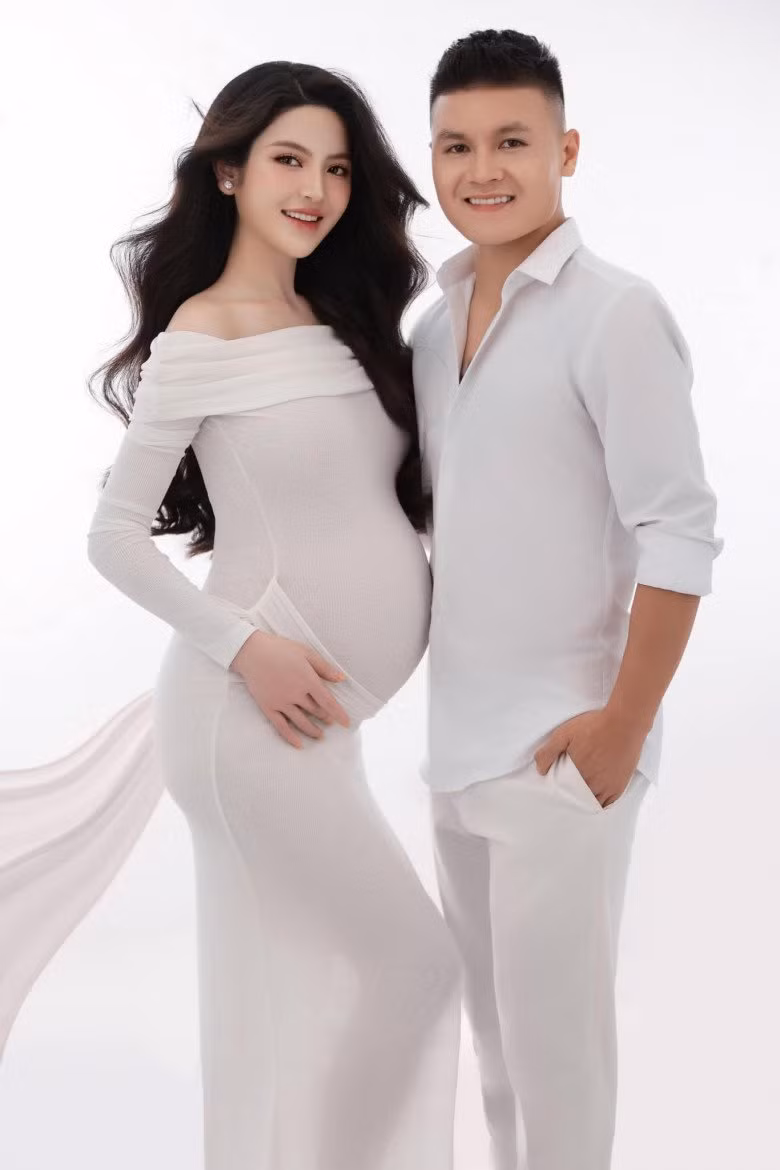 Trong thời gian mang thai, Chu Thanh Huyền thường xuyên cập nhật những hình ảnh quá trình phát triển của thai nhi.