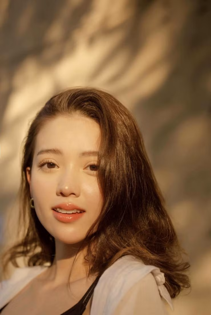 "Khi còn trẻ, quan trọng nhất là sự đa dạng về trải nghiệm. Những trải nghiệm này thường đến một cách tình cờ vì giới trẻ luôn mang trong mình tính háo thắng, không sợ rủi ro". Alissa cho biết.