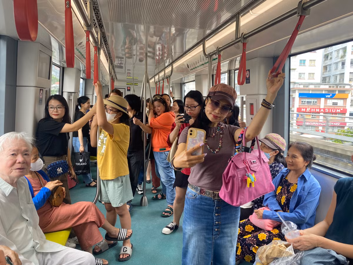 Đoạn đường trải nghiệm đi từ Ga Chùa Hà đến ga Nhổn, qua 7 ga: Chùa Hà, Đại Học Quốc Gia, Lê Đức Thọ, Cầu Diễn, Phú Diễn, Minh Khai, Nhổn.