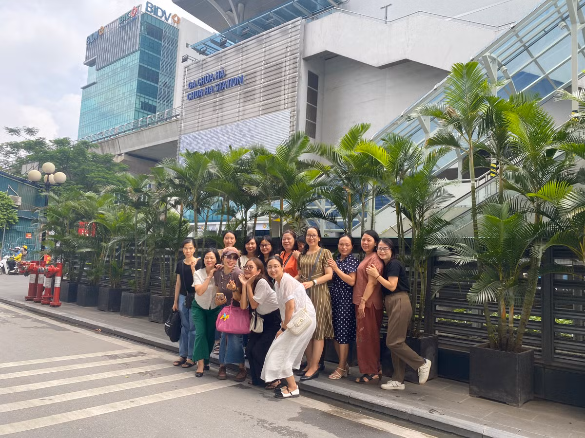 Nguoi dan hao hung trai nghiem tau dien metro Nhon - Ga Ha Noi
