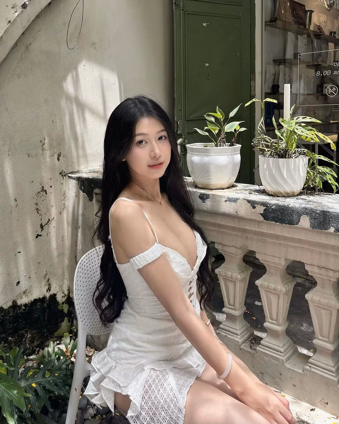 Sở hữu chiều cao khủng và vóc dáng cân đối nên cô nàng có thể cân được mọi outfit.