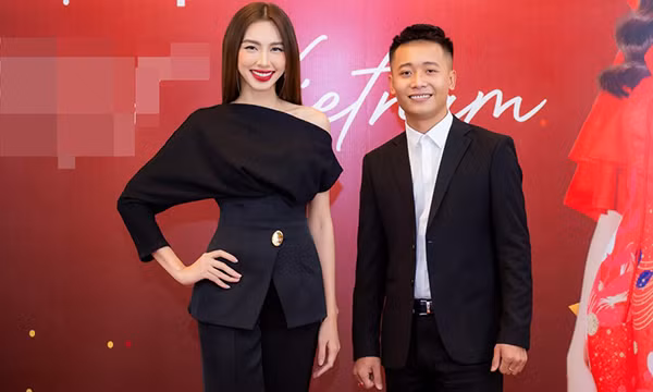 Một trong những điểm thu hút của hành trình này là khoảnh khắc Nguyễn Thúc Thùy Tiên thân thiết, tươi cười bên "người đồng hành" Quang Linh Vlog. Điều này khiến người hâm mộ gán ghép, "đẩy thuyền" mong hai người sớm trở thành đôi.