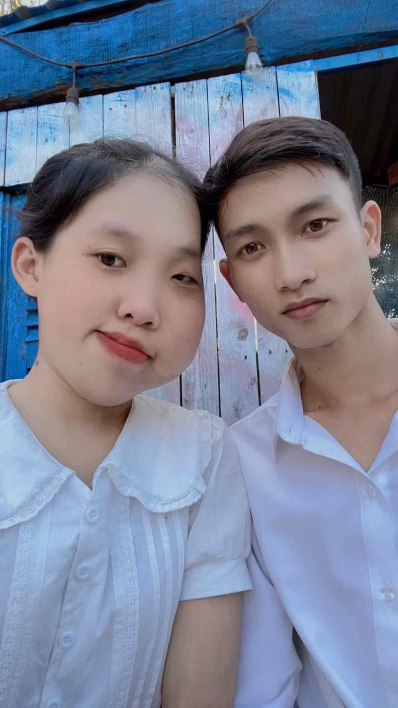 Phương Thanh bị u máu bẩm sinh nên có ngoại hình khác thường, từ nhỏ cô cũng vô cùng tự ti với vẻ ngoài của mình. Cô trải qua tuổi thơ mặc cảm, sống khép kín vì không có nhiều bạn bè. Cũng chính vì thế, cô nàng vô cùng mông lung về chuyện tình yêu, hôn nhân, cho đến khi gặp Hoàng Huy. (Ảnh: NVCC)