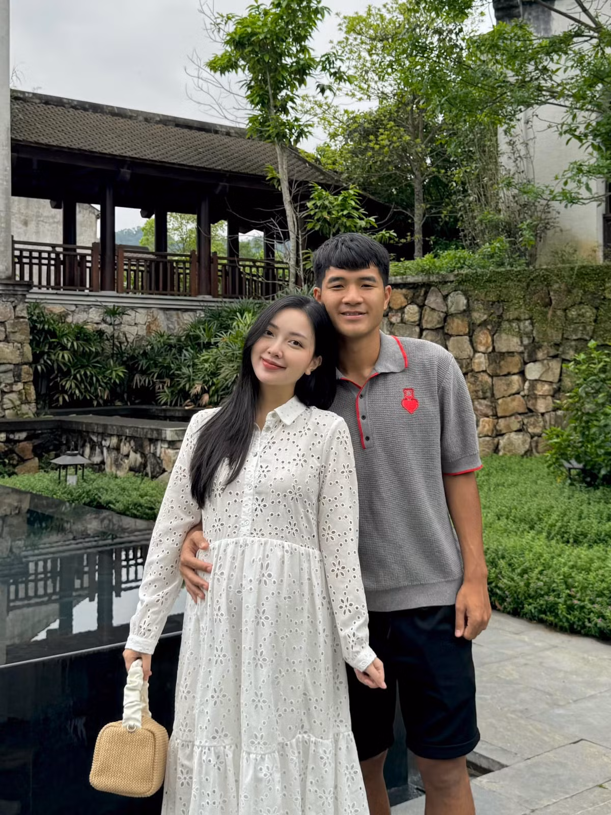 Nhiều năm qua, Hà Đức Chinh và Mai Hà Trang vẫn là một trong những cặp đôi được yêu mến của làng bóng đá với mối tình đẹp, bền chặt.
