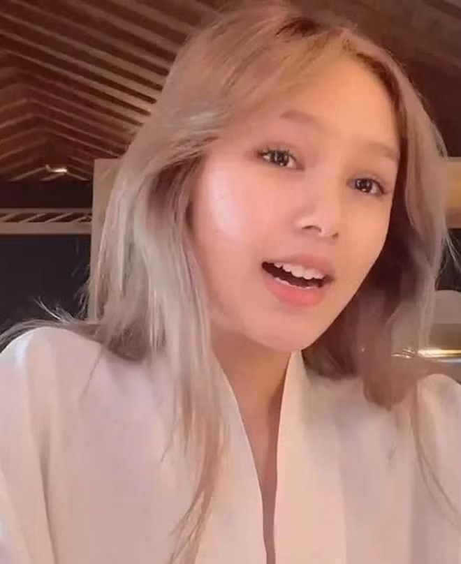 Phía dưới clip, nhiều người để lại bình luận khen ngợi nức nở. Thậm chí nhiều người còn khẳng định Xoài Non chính là một trong những hot girl có gương mặt đẹp nhất Việt Nam ở thời điểm hiện tại.