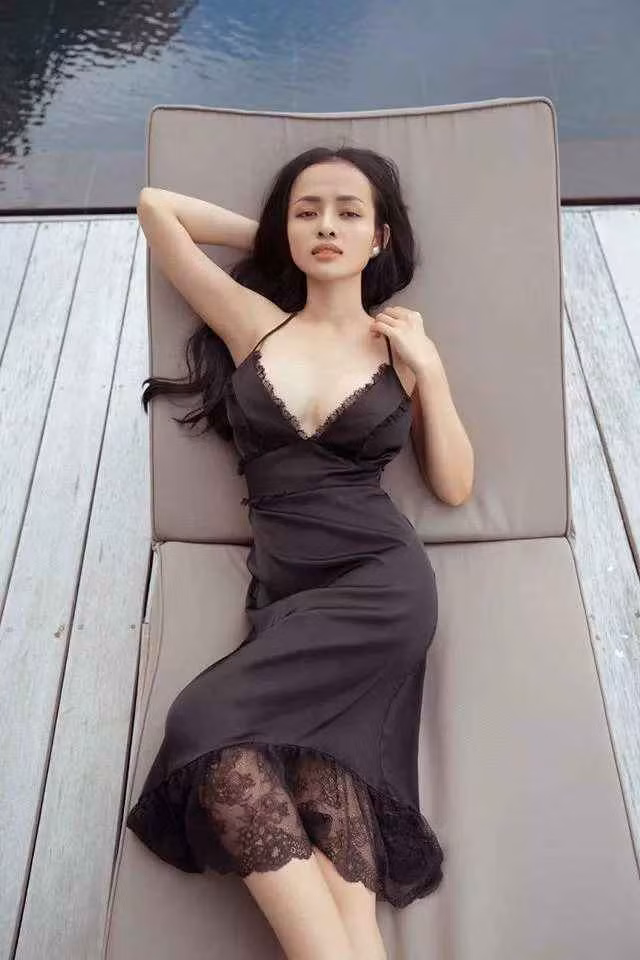 Hiện tại, Thanh Trúc đã gia nhập "câu lạc bộ eo thon" với số đo vòng 2 ổn định ở con số 54cm.