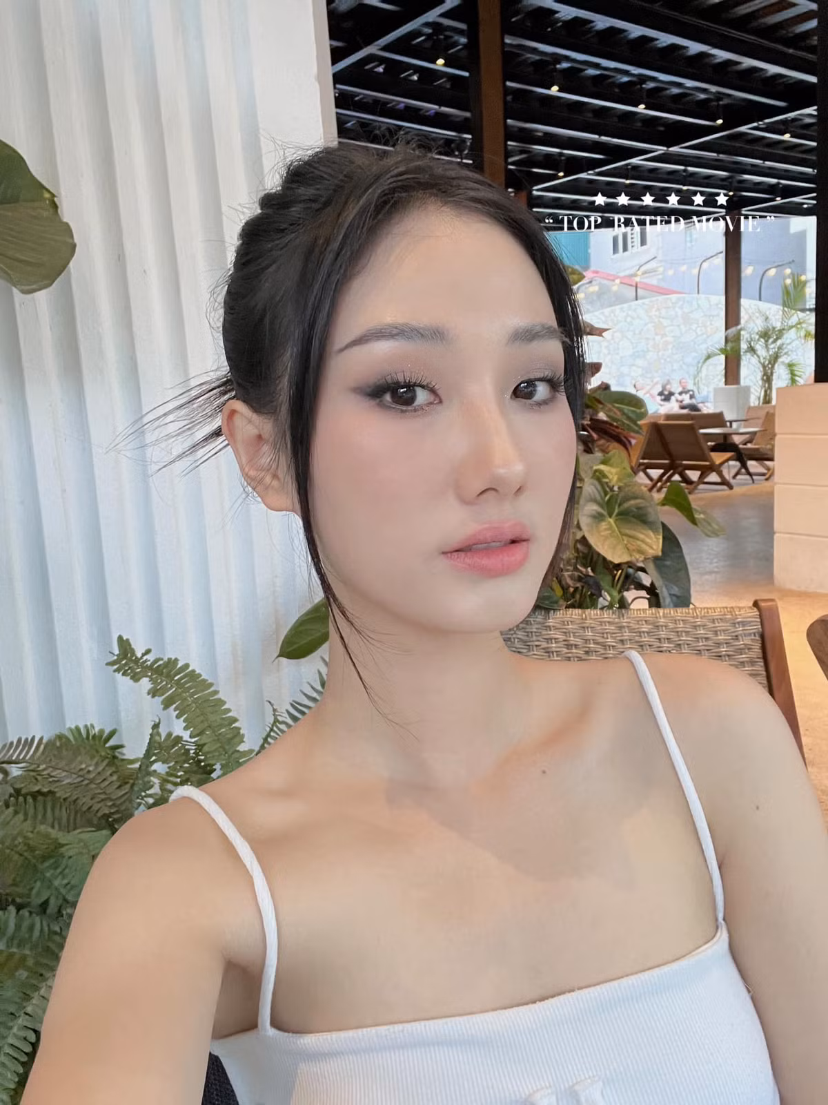 Cô nàng xứ Nghệ bắt đầu nghiệp diễn bằng việc tham gia đóng chính một vài web drama, tham gia các kênh phim về tình cảm gia đình. (Ảnh: FBNV)