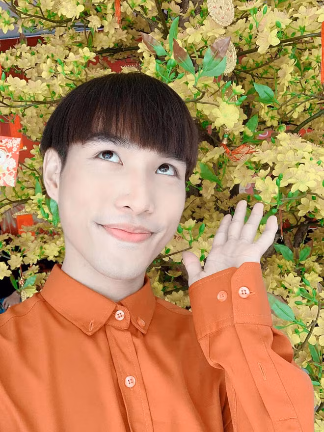 Nhìn lại quá khứ, nam YouTuber thừa nhận bản thân "hết thời" nhưng là hết thời để có cơ hội chuyển sang lĩnh vực khác. Anh không muốn bản thân quay trở lại hình ảnh cũ nữa.