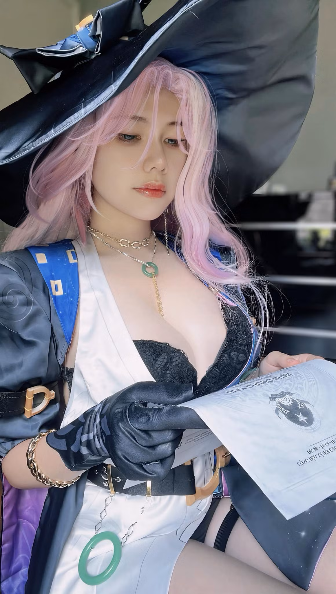 Arisa Nguyễn là một cái tên khá quen thuộc trong cộng đồng coser Việt. Cô nàng có tên thật là Nguyễn Hữu Phương Uyên.