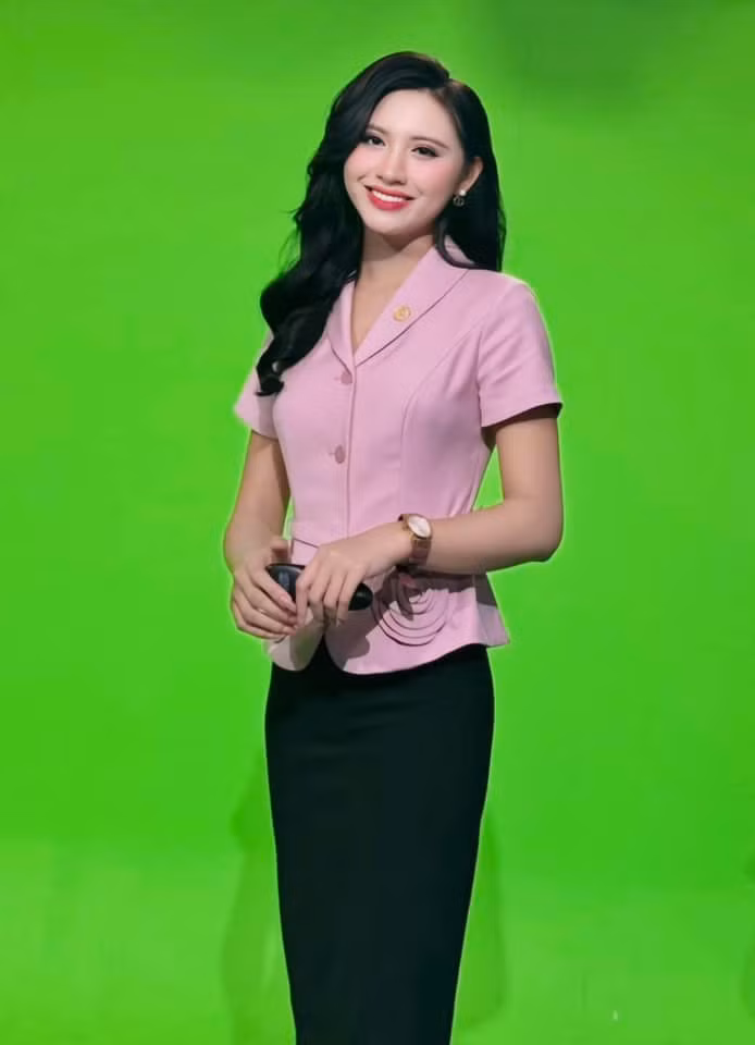 Tường Vy sở hữu khả năng thành thạo 2 ngoại ngữ là tiếng Anh, tiếng Nhật.