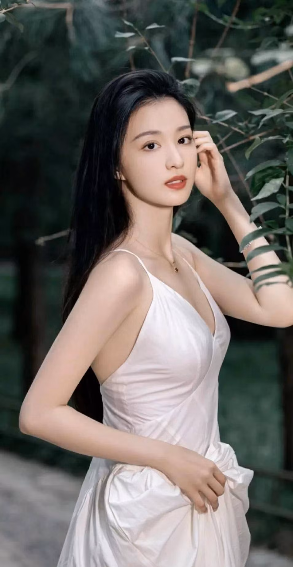 Cách đây chưa lâu, Vương Sở Nhiên bị một khán giả cố tình chụp ảnh riêng tư và bôi xấu trên mạng xã hội. Cô nàng vui vẻ giao lưu và cho fan. Nhưng sau đó hành khách này đã chụp trộm khoảnh khắc nữ diễn viên không chỉn chu và chia sẻ lên mạng xã hội.