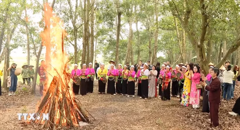 Du lich trai nghiem van hoa Muong hap dan khach quoc te
