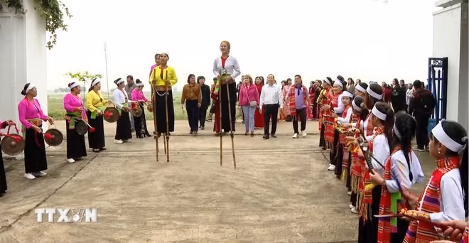 Du lich trai nghiem van hoa Muong hap dan khach quoc te-Hinh-2