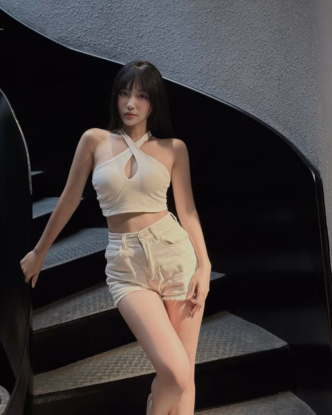 Cô nàng thường đăng tải những khoảnh khắc đời thường lên trang cá nhân.