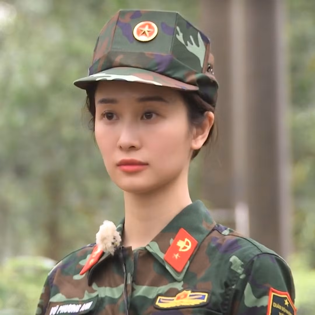 Sinh ra tại Hà Nội nhưng đến năm 15 tuổi, Jun Vũ đã cùng gia đình sang Thái Lan để định cư. Ngay từ khi còn là học sinh, người đẹp đã hoạt động mẫu ảnh với nhiều thương hiệu nổi tiếng tại "xứ Chùa Vàng".