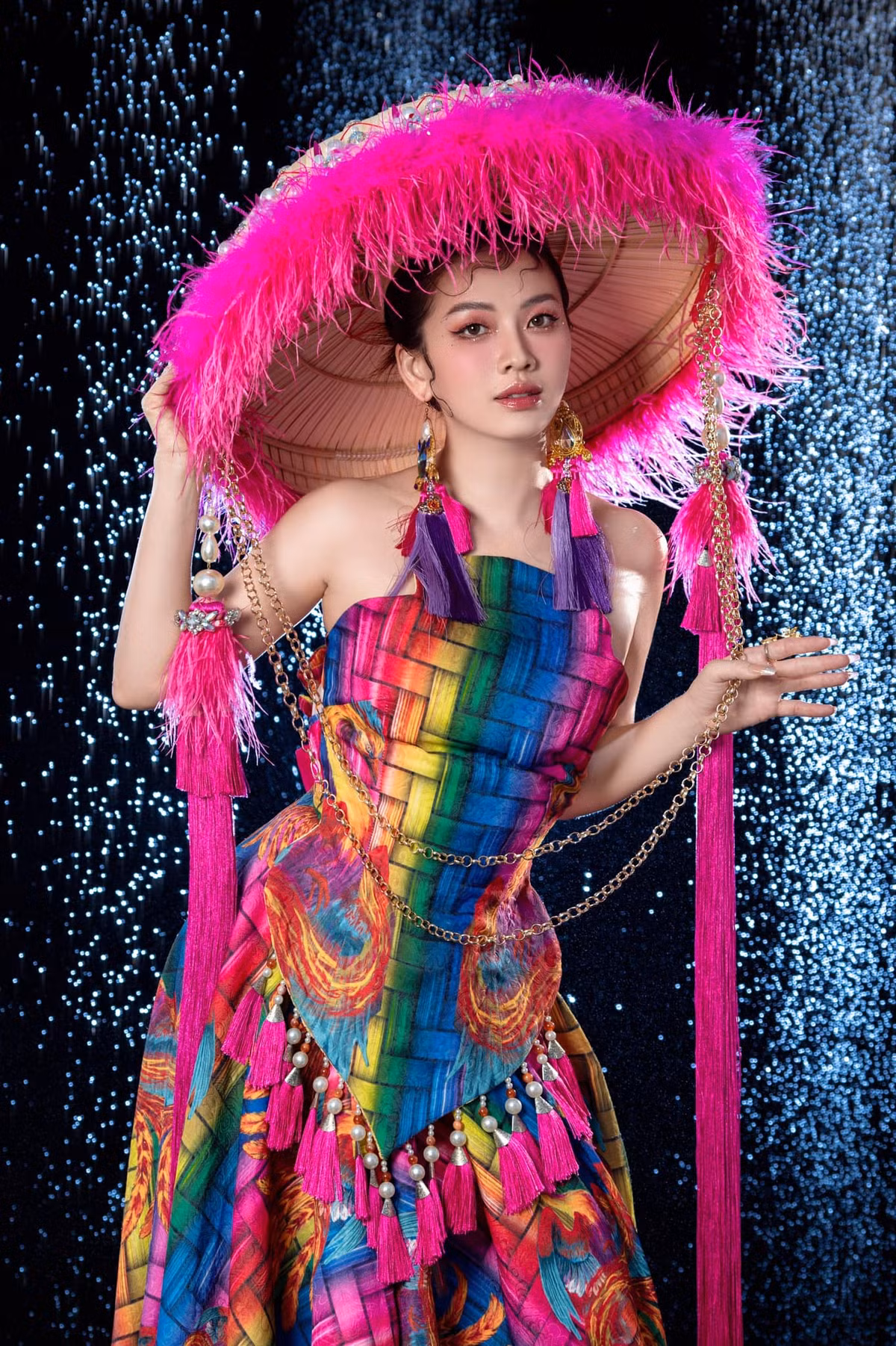 So với những hình ảnh ngày xưa, Thảo Như có phần sắc sảo hơn, đằm thắm hơn.