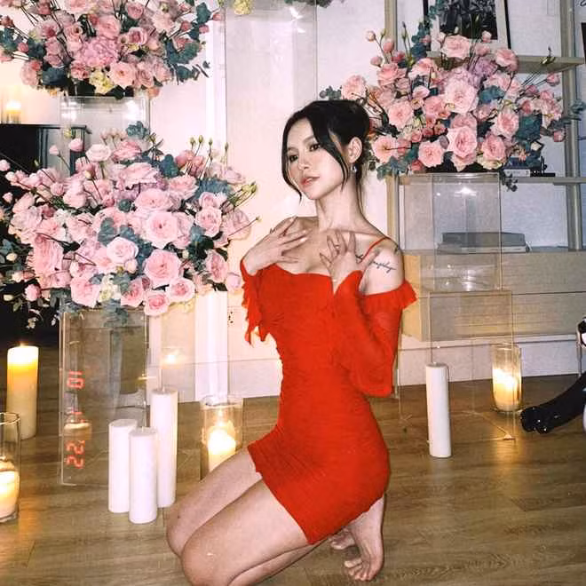 Lucie Nguyễn tên thật là Nguyễn Phương Dung, sinh năm 1989 và hiện đang sinh sống, làm việc tại TP. HCM. Cô hiện đang sở hữu 1 studio ảnh cưới cùng 3 thương hiệu thời trang nổi tiếng.