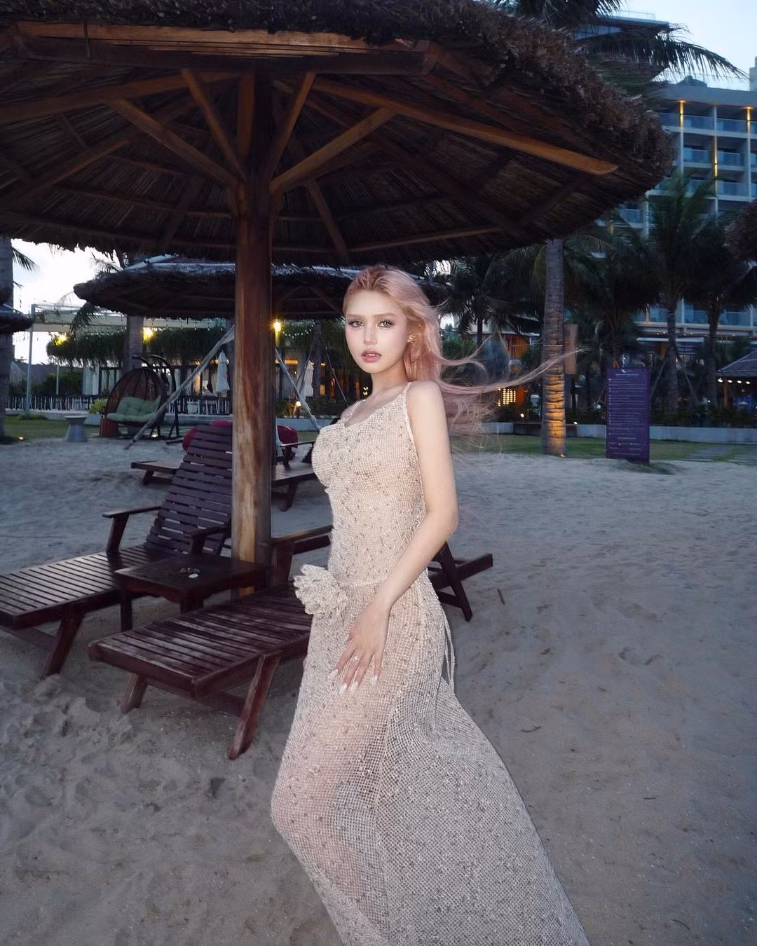 Hình ảnh một cô gái tóc vàng lai Tây đã trở thành thương hiệu đặc trưng của cô nàng, hiện tại vẻ đẹp ấy còn đằm thắm hơn, quyến rũ hơn trước.