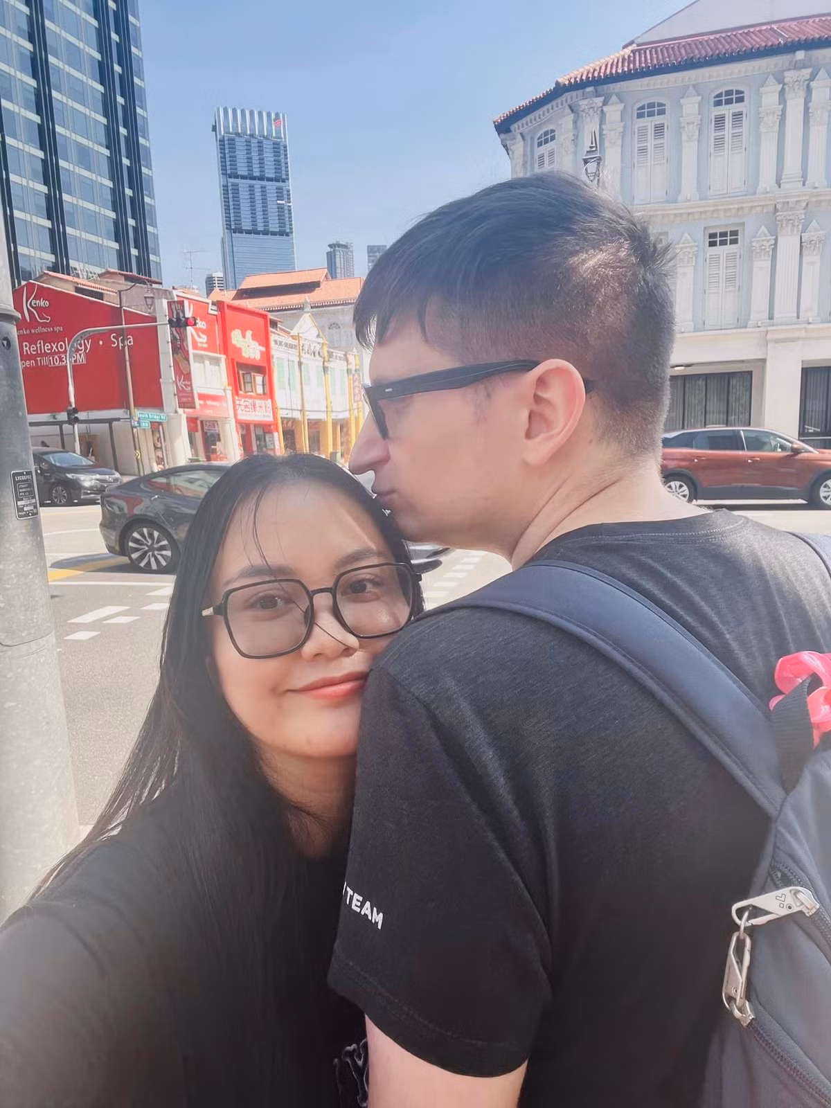 Hiện tại, anh Andrew sống ở Hà Nội cùng vợ. Hai người dự định chia đều thời gian sống ở Việt Nam và Mỹ. Tuy nhiên, chị Thoa thích sống ở Việt Nam nhiều hơn nên anh chiều theo ý vợ. (Ảnh: FB Thoa Hoàng)