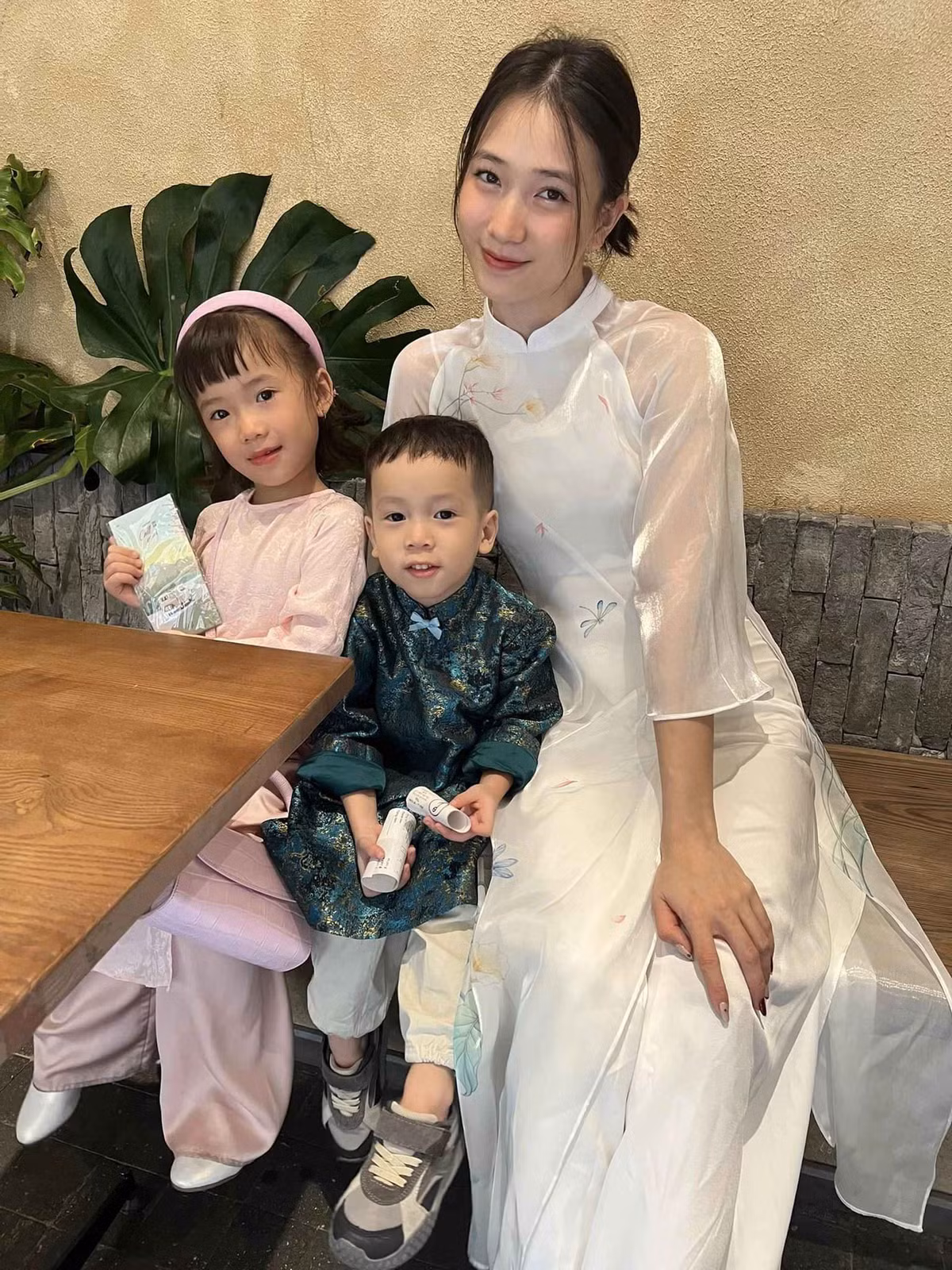 Cặp đôi tổ chức đám cưới vào năm 2018 và chuyển hướng vào Nam sinh sống, lập nghiệp. Sau đó không lâu, Trâm Anh - JustaTee thông báo có con gái đầu lòng với tên thân mật là Cici. Đến tháng 2/2021, cả hai vui mừng chia sẻ chuyện đón thêm con thứ hai.
