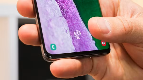Các mẫu iPhone Pro sẽ có camera tiềm vọng, cho khả năng zoom quang 10x. Hiện tại, iPhone 12 Pro và 12 Pro Max có zoom quang học lần lượt là 2x và 2,5x.