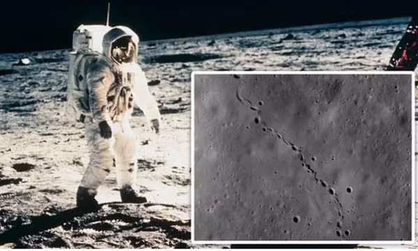 Các nhà khoa học đã vô cùng bối rối khi phát hiện ra những dấu vết giống như một chuyến đi bộ ngoài không gian khác không phải do con người thực hiện.