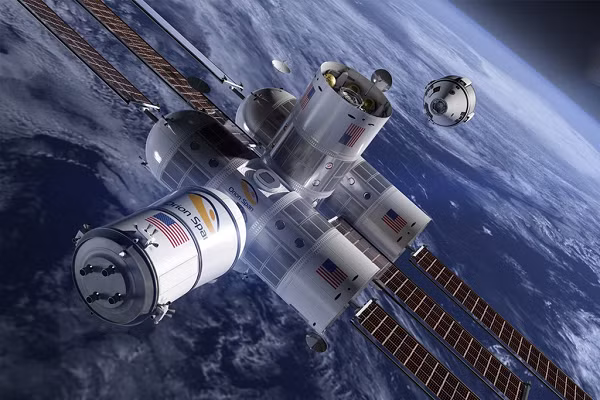 Công ty khởi nghiệp Orion Span trụ sở tại Texas, Mỹ dự định mở cửa khách sạn không gian vào năm 2022. Khách sạn Aurora Station trị giá 70 triệu bảng này sẽ cách Trái Đất 321 km. Mỗi chuyến đi gồm 4 khách và 2 thành viên phi hành đoàn, khách sẽ phải trả khoảng 6,7 triệu bảng để có 12 ngày sống trong không gian.