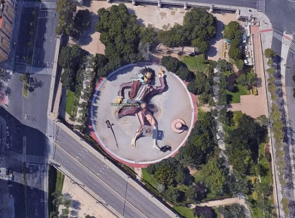 Đây là một trong những sân chơi trẻ em kỳ lạ nhất thế giới nằm ở Valencia, Tây Ban Nha. Với cách trình bày độc lạ, lối đi bí mật và một băng ghế rộng dành cho bố mẹ, cấu trúc này trông giống như một công viên giải trí.