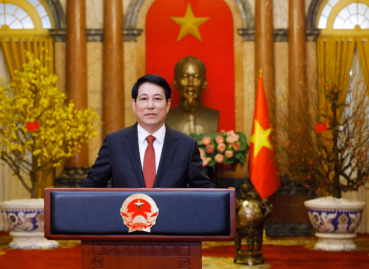 Chủ tịch nước Lương Cường chúc Tết giao thừa Xuân Ất Tỵ 2025 Chu tich nuoc Luong Cuong chuc Tet giao thua Xuan At Ty 2025