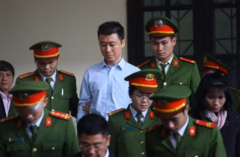 Theo bản án phúc thẩm, Phan Sào Nam bị kết án 5 năm tù về các tội tổ chức đánh bạc và rửa tiền, buộc nộp lại số tiền hơn 929 tỷ đồng, tịch thu, sung công quỹ số tiền hơn 548 tỷ đồng. 