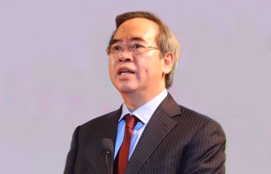 Tháng 1/2011, tại Đại hội đại biểu toàn quốc lần thứ XI của Đảng được bầu vào Ban Chấp hành Trung ương Đảng. Sau đó 6 tháng, tại kỳ họp thứ nhất Quốc hội khóa XIII, được Quốc hội phê chuẩn làm Thống đốc Ngân hàng Nhà nước Việt Nam. 