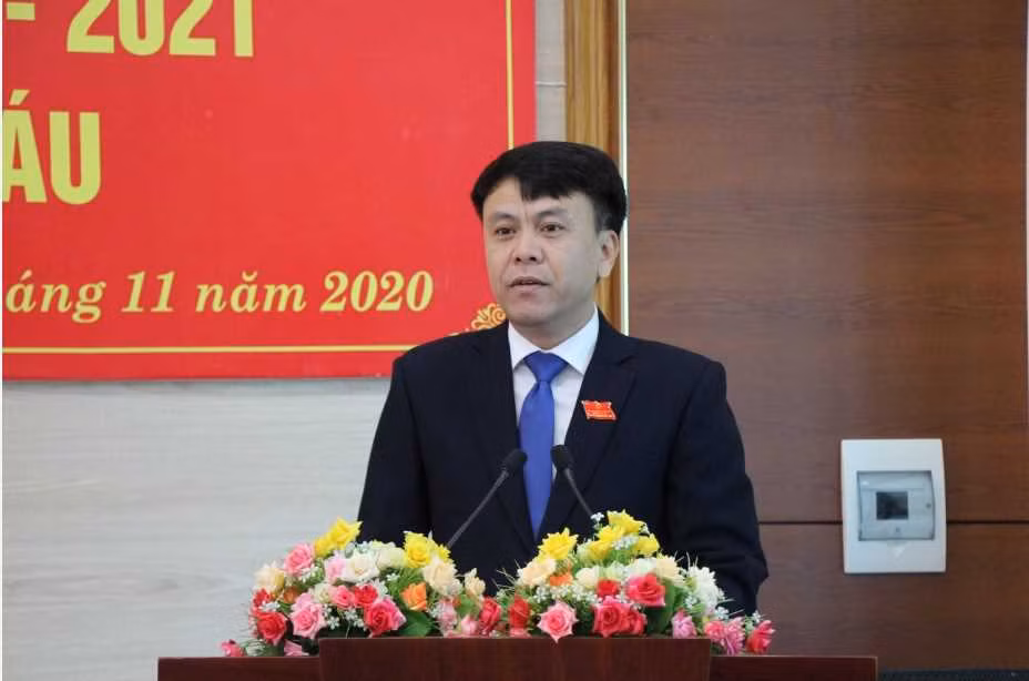 Cả 3 ông Đặng Quang Ngạn, Vũ Văn Hiển và Nguyễn Quang Huy đều trong Ban Chỉ đạo diễn tập khu vực phòng thủ nhưng đã để các cơ quan giúp việc tham mưu cho BCĐ diễn tập tổ chức liên hoan tổng kết có bố trí sử dụng rượu vào buổi trưa ngày làm việc và bản thân các cán bộ trên cũng tham dự. (Ảnh: Cổng TTĐT Cô Tô)