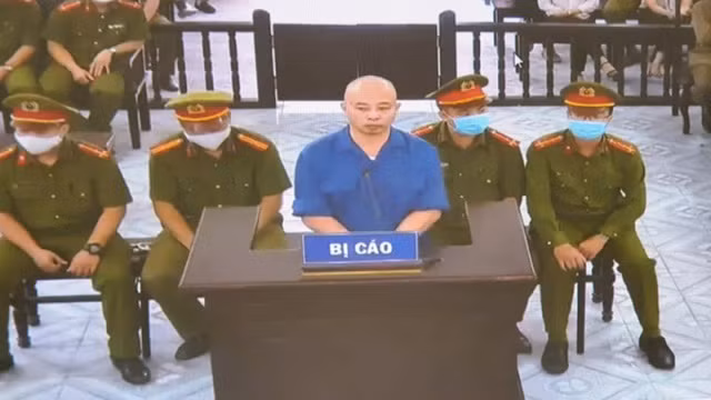 Đường cùng một số đối tượng khác đe dọa, đánh anh Nguyễn Thế Việt để ép đại lý phải dừng hoạt động; cấm các cơ sở dịch vụ tang lễ không được đi hỏa táng tại tỉnh Nam Định mà phải sang Hải Phòng hỏa táng để gây sức ép với Công ty Hoàng Long. Đường tổ chức các cuộc họp, chửi và de dọa để ép chủ các cơ sở dịch vụ tang lễ phải ký vào bản Hợp đồng nguyên tắc giữa Công ty Đường Dương với các dịch vụ tang lễ Thái Bình và ép buộc các chủ dịch vụ tang lễ phải báo ca hỏa táng cho người của Nguyễn Xuân Đường, phải nộp tiền. 
