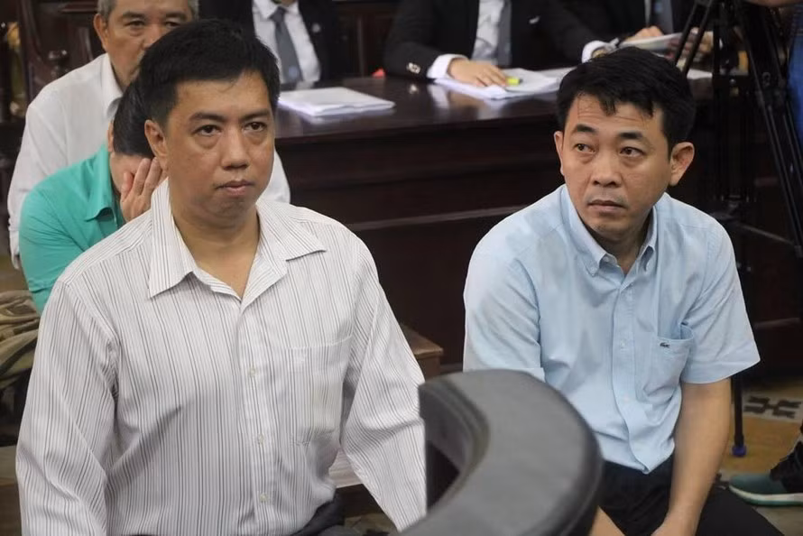 Theo kết luận điều tra bổ sung, bị can Nguyễn Minh Hùng, nguyên Chủ tịch hội đồng quản trị, kiêm Tổng Giám đốc Công ty cổ phần VN Pharma đã có hành vi trực tiếp thỏa thuận với Võ Mạnh Cường, nguyên giám đốc Công ty TNHH thương mại hàng hải quốc tế H&amp;C để mua 838.000 hộp, 4 loại thuốc mang nhãn mác Health 2000 Canada giả về nguồn gốc, xuất xứ trị giá hơn 54 tỷ đồng để nhập khẩu vào Việt Nam tiêu thụ. Để xảy ra việc trên nguyên nhân một phần là do sự thiếu trách nhiệm, vi phạm quy chế của một số người là lãnh đạo, cán bộ tại Cục Quản lý dược.