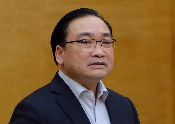 Tháng 4/2016, ông Hoàng Trung Hải nhận quyết định miễn nhiệm chức vụ Phó Thủ tướng. Trước đó, tháng 2/2016, Bộ Chính trị đã quyết định phân công ông Hoàng Trung Hải, Ủy viên Bộ Chính trị tham gia Ban chấp hành Đảng bộ Hà Nội, giữ chức Bí thư Thành ủy Hà Nội. 