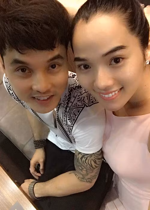 Sau khi sinh bé Quốc Minh, bà xã Ưng Hoàng Phúc ngày càng đẹp mặn mà. 