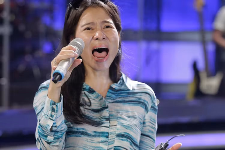 Trong Gala chung kết và trao giải Vietnam Idol 2016 sắp tới, bên cạnh những phần trình diễn của top 2, ca sĩ Thu Minh sẽ mang đến một món quà đặc biệt dành tặng cho khán giả. 