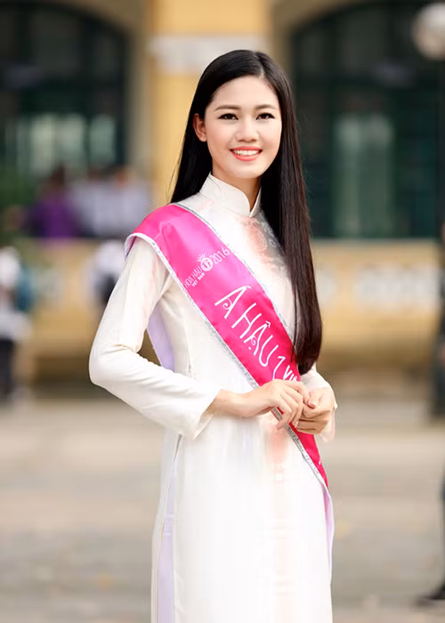 A hau Thanh Tu bi vay kin khi ve tham truong cu-Hinh-3