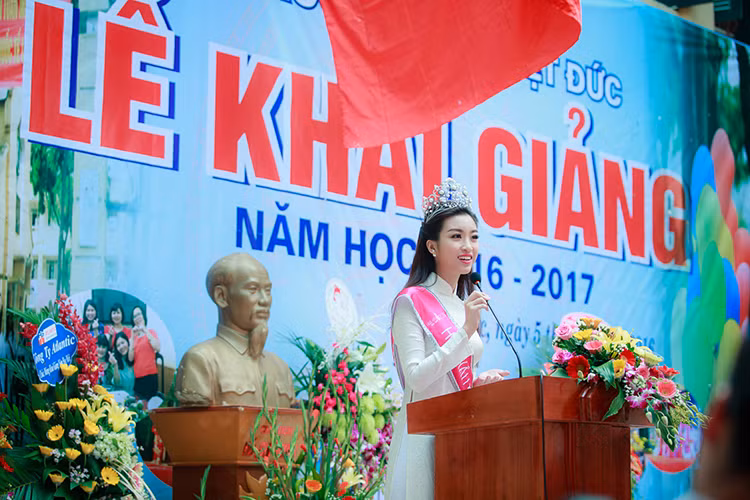 Hoa hau Do My Linh ve tham truong cu du khai giang-Hinh-6