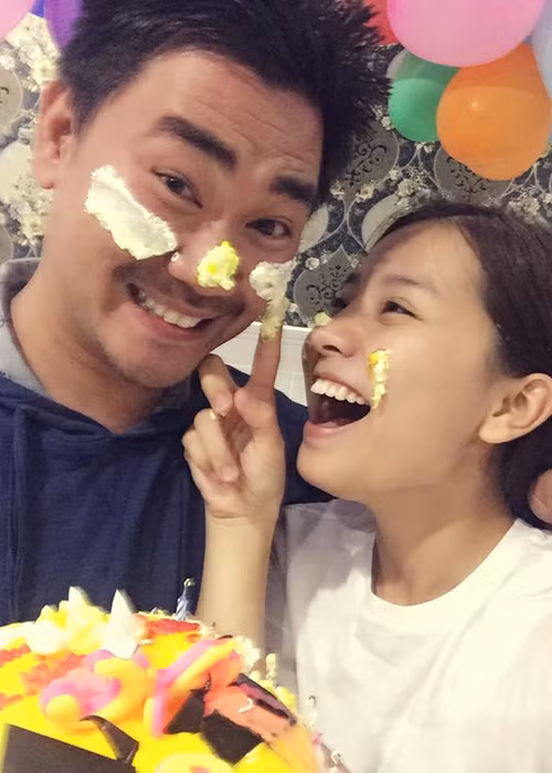 James Ngô hạnh phúc đón sinh nhật lần thứ 32 bên ngôi sao phim “Tôi thấy hoa vàng trên cỏ xanh”. 